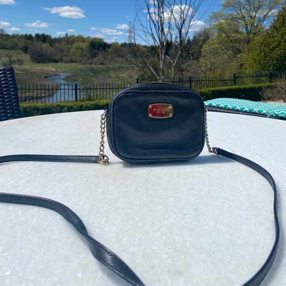 Authentic Michael Kors crossbody Bag - Picture 2 of 9